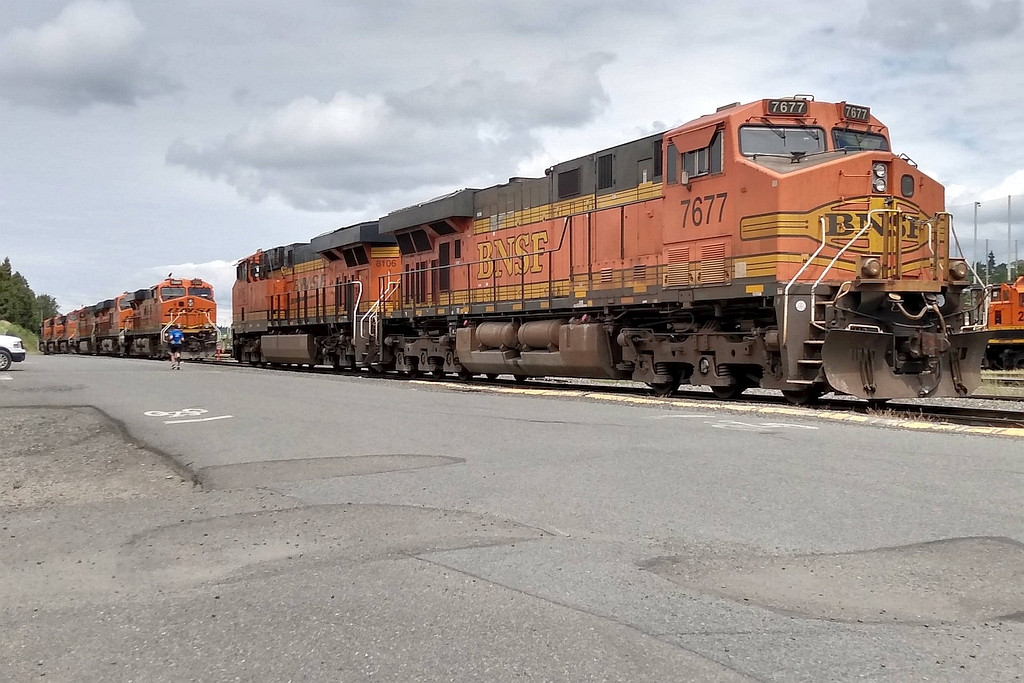 BNSF 7677 & Co